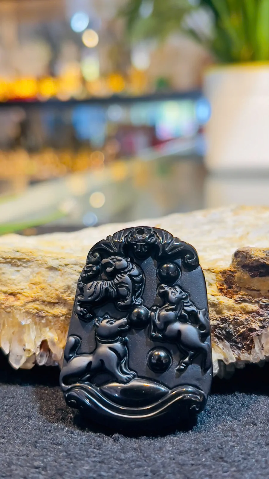 Tam hợp Dần - Ngọ - Tuất đá hắc ngà S2022